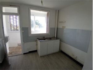 t4 à la location -   08400  VOUZIERS, surface 74 m2 location t4 - UBI471408611